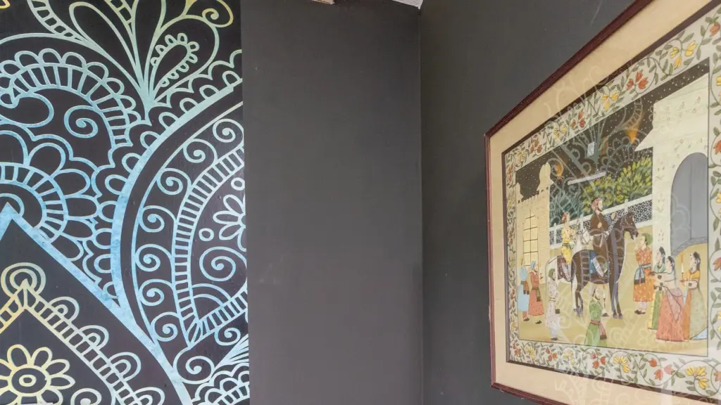 Zimmer 3: Mandala-Wand und indisches Wandbild